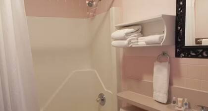 Mohican Resort Motel - 2 Bedroom Efficiency