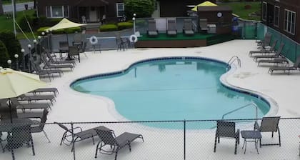 Mohican Resort Motel - 2 Bedroom Efficiency