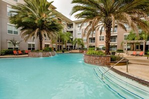 Pool - Modern Luxury 1BR Apt in Houston |Gym, Wi-Fi, Pet Friendly, Pool, Free Parking (Houston)