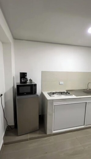 Comfort Apartment | Private kitchen | Mini-fridge, microwave, stovetop, dishwasher - The Oasis (Cali)