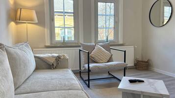 Smart-TV, Bücher, Stereoanlage