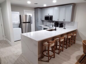 Fridge, microwave, oven, dishwasher - Charming Pet-Friendly Beach Home (Hilton Head Island)