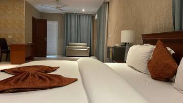 Individually furnished, desk, laptop workspace, free WiFi