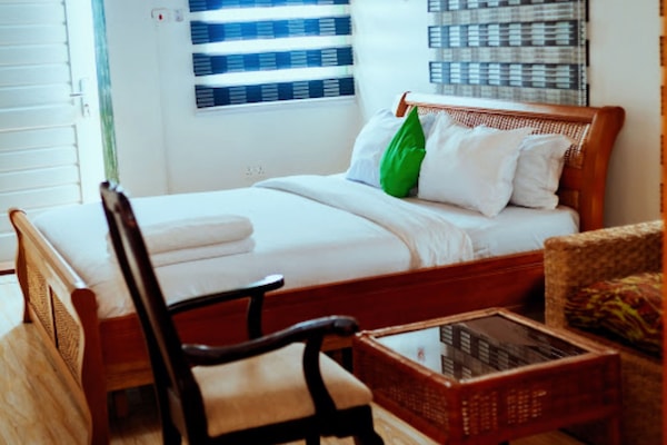 Exclusive Apartment, 2 Bedrooms, Sea View | Individually furnished, laptop workspace, free WiFi, bed sheets