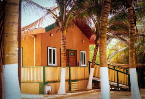 Exclusive Apartment, 2 Bedrooms, Sea View | Individually furnished, laptop workspace, free WiFi, bed sheets