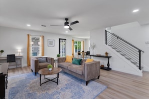 Smart TV - Modern 3BR house - 5 mins from Domain shopping, bars, restaurants (Austin)