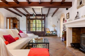 TV - YourHouse Sa Vinyeta Vinedo (Arta)