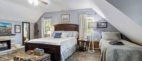 4 bedrooms, iron/ironing board, WiFi, bed sheets