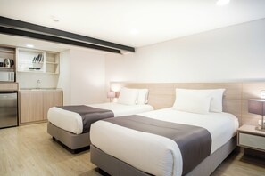 Twin Room | Minibar, in-room safe, desk, laptop workspace - Palermo Home Bogota & Art Gallery (Bogotá)