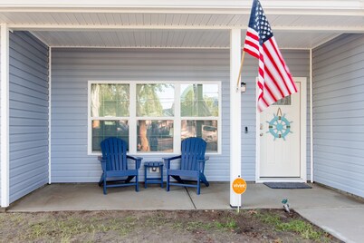 Charming 3-bedroom new building along Parris Island gateway in Beaufort.