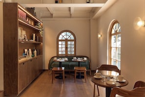 Café da manhã continental grátis todos os dias