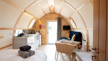 1 bedroom, WiFi (free), bed sheets
