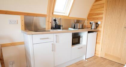 Cosy Spacious Cabin with Wood Fired Hot Tub