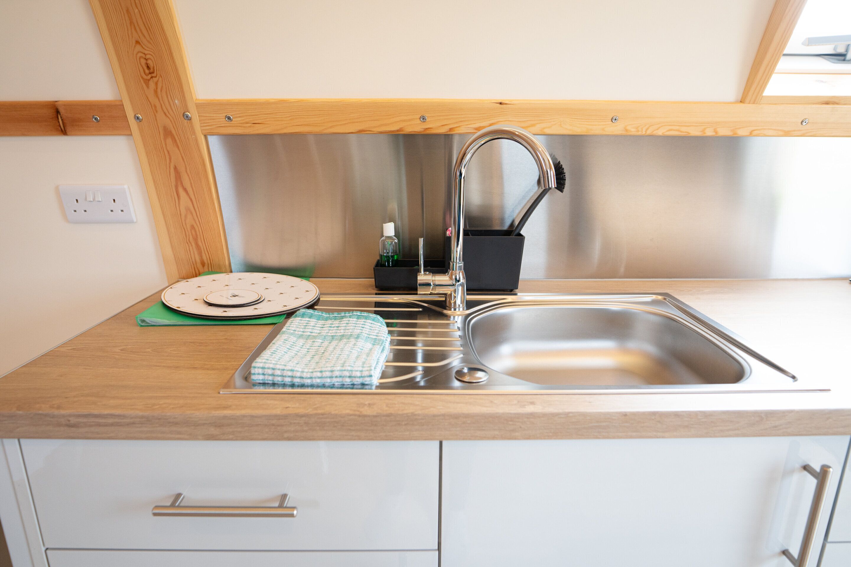 Fridge, microwave, stovetop, electric kettle