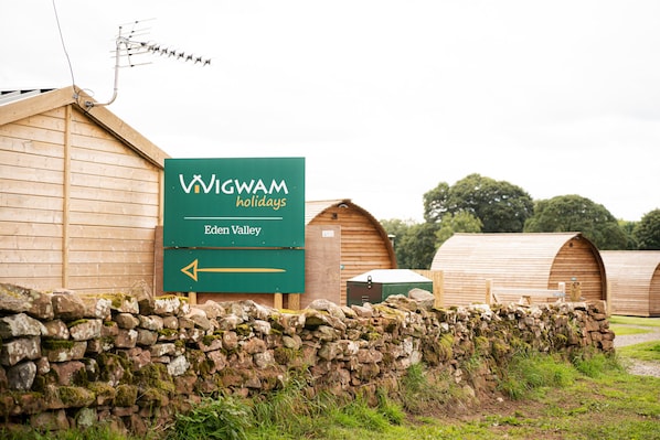 A sign for Wigwam Holidays pointing towards Eden Valley.
