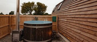 Rural Cabin with Wood Fired Hot Tub