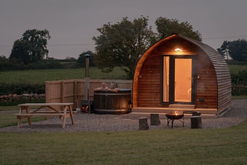 Rural Cabin with Wood Fired Hot Tub