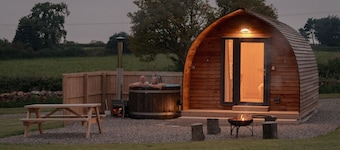 Rural Cabin with Wood Fired Hot Tub