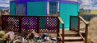 Enchanted yurt with amazing views and llamas too