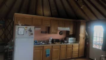 Køkkentøj/tallerkener/redskaber, krydderier