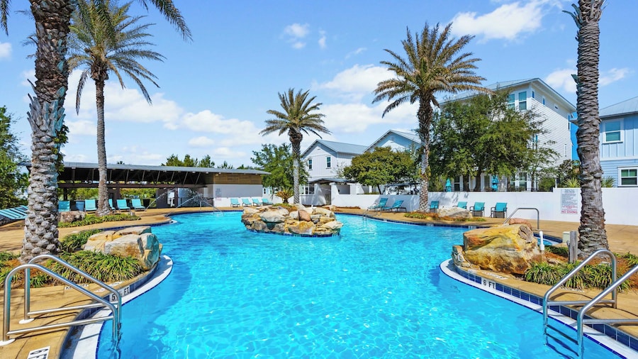 Back to the Beach by Avantstay with Pool Access