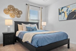 4 bedrooms, desk, iron/ironing board, WiFi (free) - Modern Retreat in Hutto (Hutto)