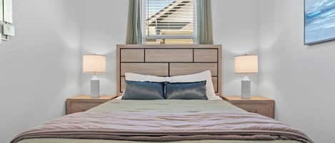 4 bedrooms, desk, iron/ironing board, WiFi (free)