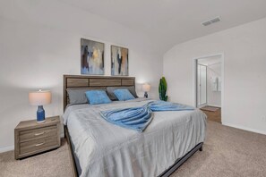 4 bedrooms, iron/ironing board, WiFi