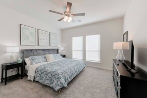 4 quartos, ferros/tábuas de passar roupa, Wi-Fi