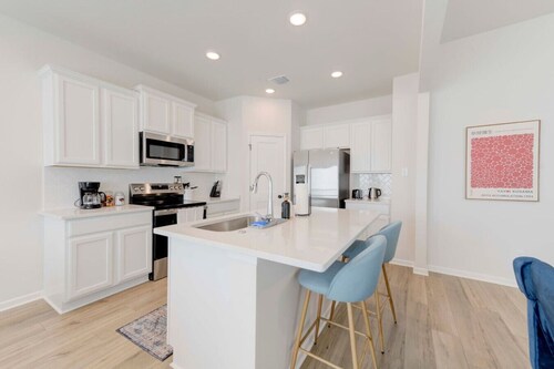 Troy Gem: Stylish & Central Stay