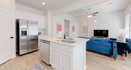 Troy Gem: Stylish & Central Stay