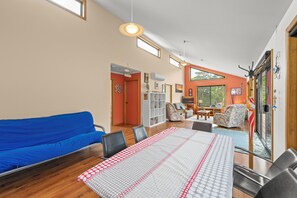 Hus – basic | Spiseområde på rommet