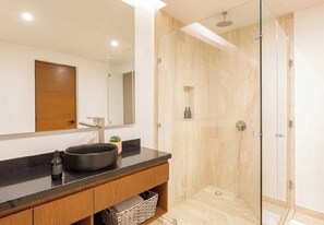 Towels, soap, toilet paper - Luxury 4bed PH suite w. private pool (Tulum)