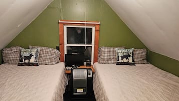 1 bedroom, bed sheets