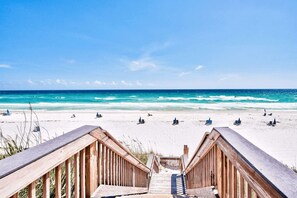 A wooden boardwalk leading to a beach with clear turquoise water and white sand. - Lunar Tides by Avantstay Grayton Pool, Tennis, Bikes (Santa Rosa Beach)