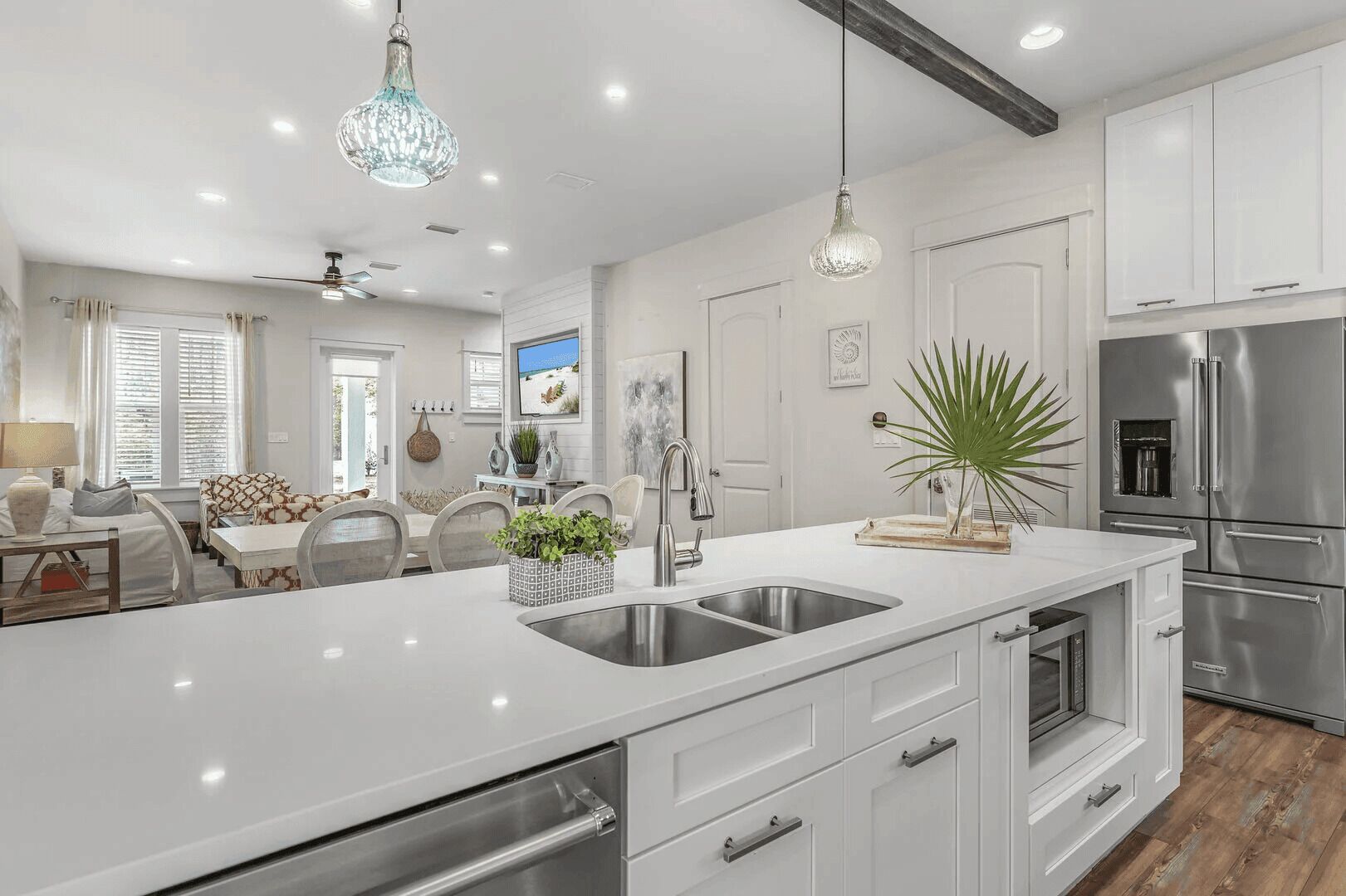 المنشأة من الداخل