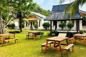 Outdoor dining - Dreamz Village (Langkawi)