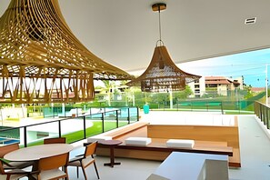 تناول الطعام بالخارج