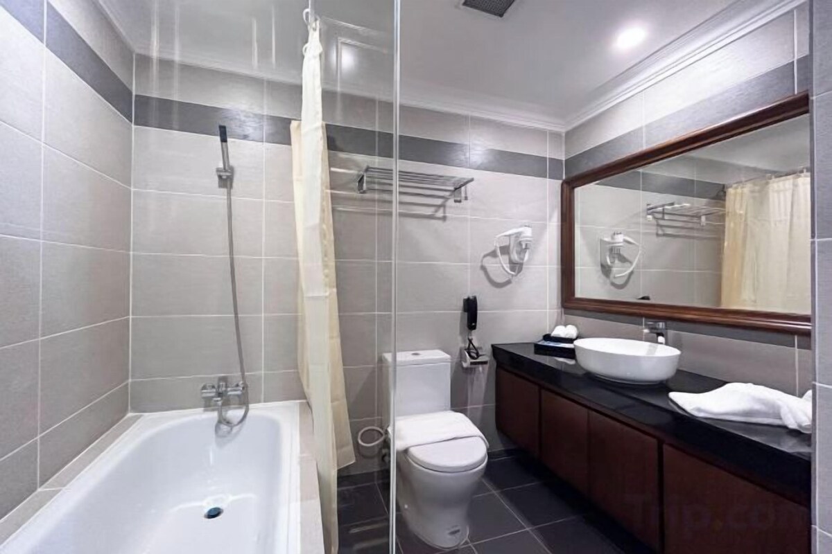 Free toiletries, bidet