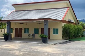 Exterior - Raintown Cottage (Tupai)