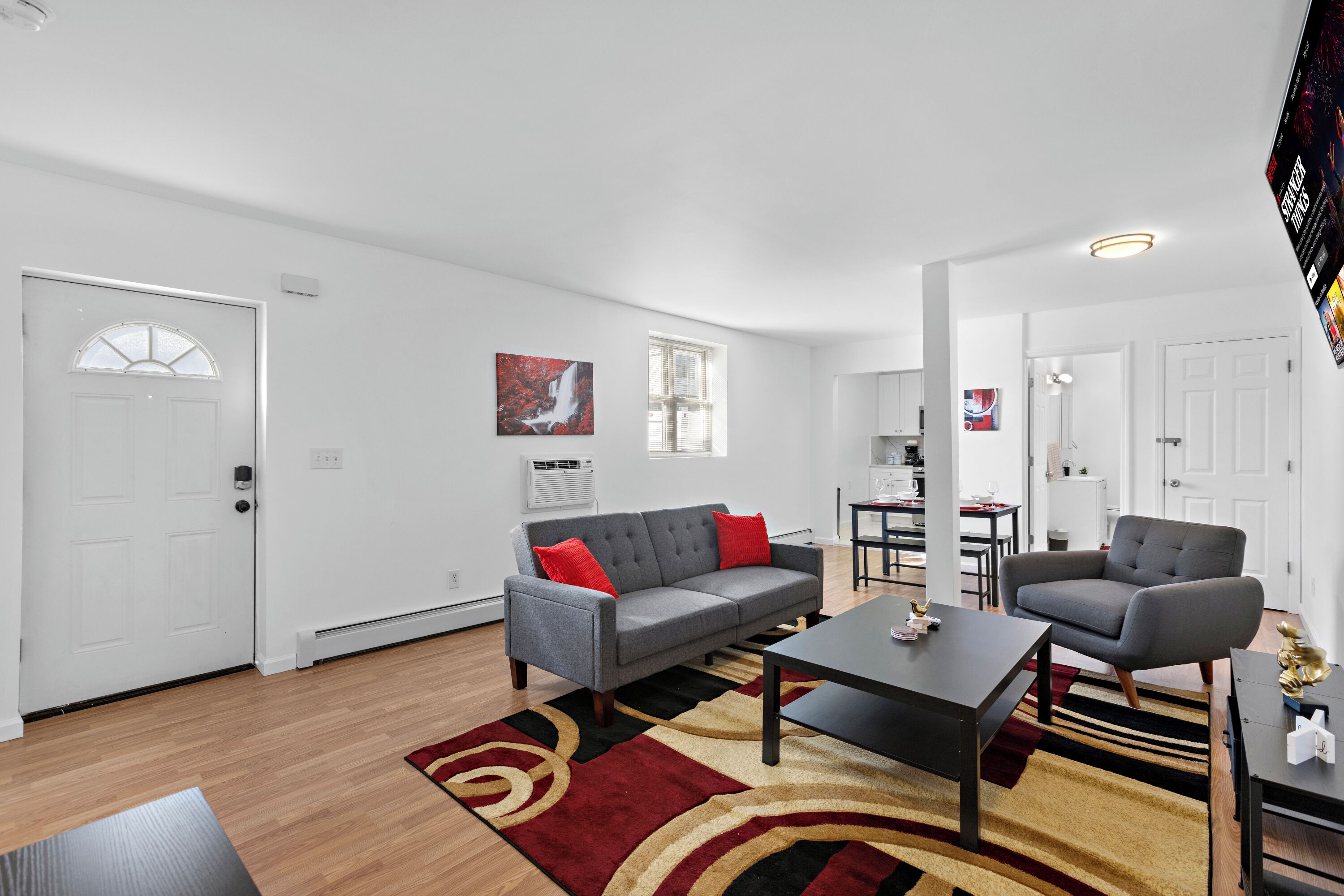 Smart TV, computer monitors