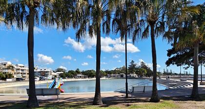 Family-friendly, 2 min to the water, 10 min walk to water-park and wading pool