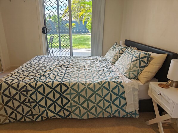 2 bedrooms, travel cot, free WiFi, bed sheets