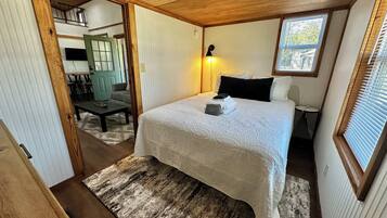 1 dormitorio, tabla de planchar con plancha, wifi y ropa de cama