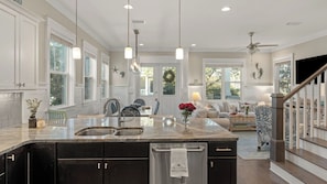 House (4 Bedrooms) | Interior