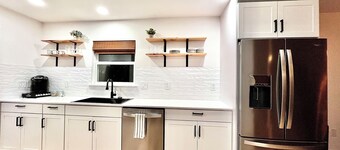 NEW Modern Hill Country Hideaway