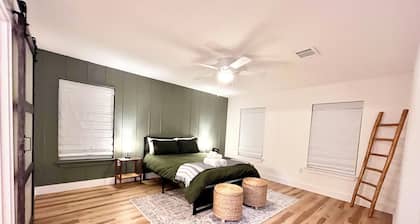 NEW Modern Hill Country Hideaway