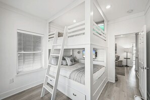 Maison (4 Bedrooms) | 4 chambres, fer et planche à repasser, draps fournis