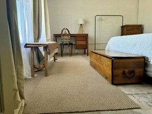 1 bedroom, desk, travel crib, free WiFi