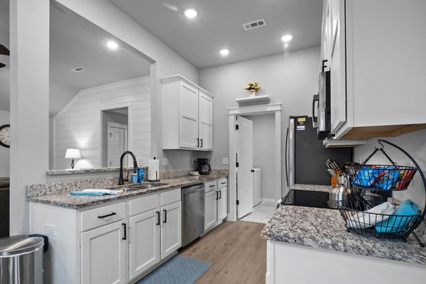 Frigorifero, microonde, forno, piano cottura